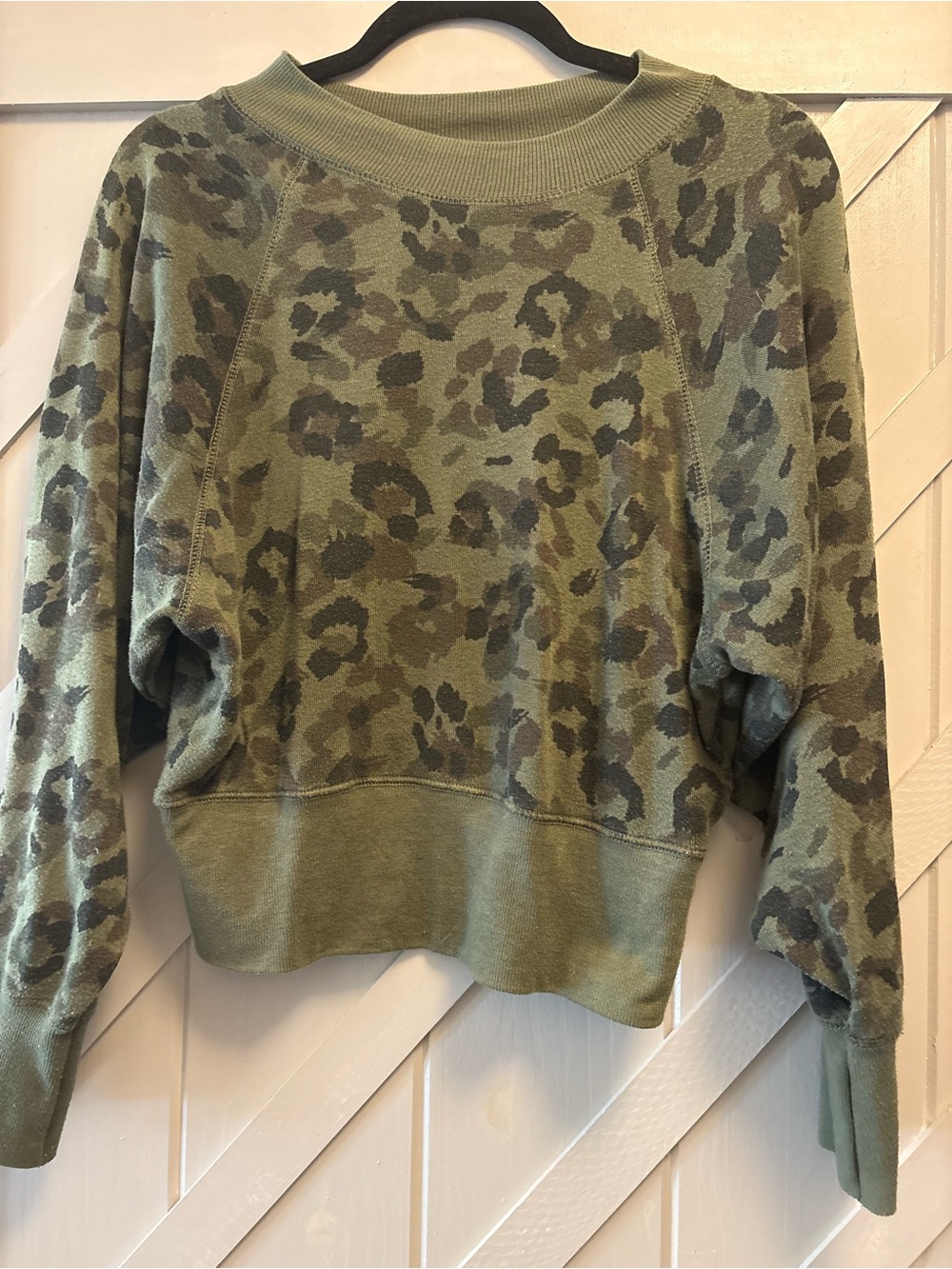 Vintage Havana Soft Camo-Print Women’s Sweatshirt